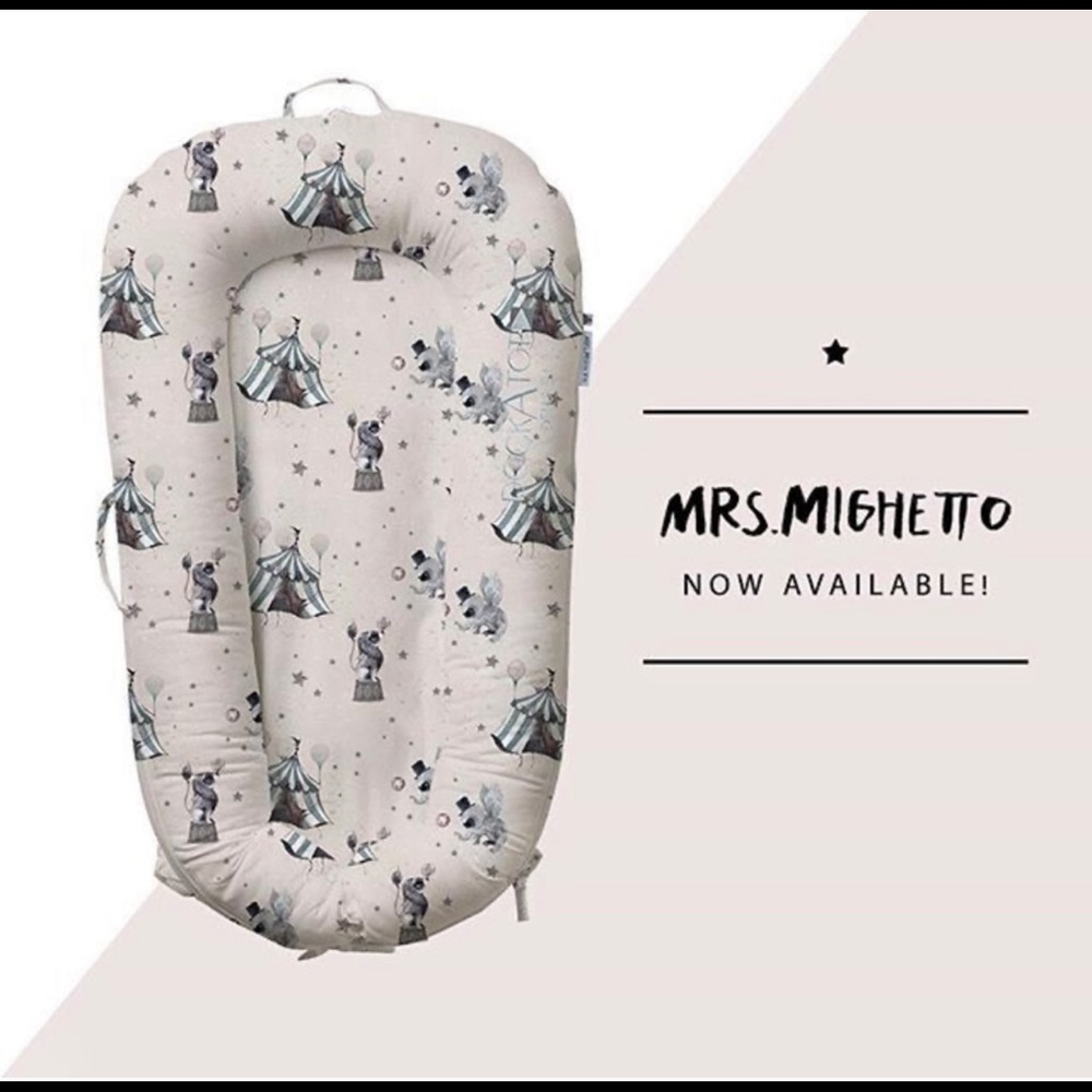 Dockatot Deluxe+ Plus Baby Mrs. Mighetto (Le Cirque) + bonus cover